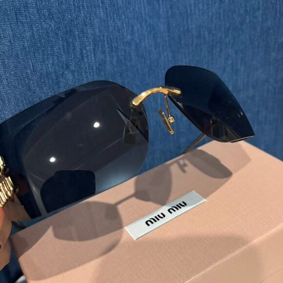 Miu Miu Oversized Shield Sunglasses Black Gold Chic main image 11